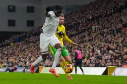 Elijah Adebayo powers forward