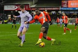 Victor Moses goes in search of a winning goal late in the game