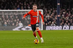 Cauley Woodrow advances with the ball