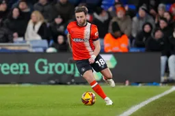 Jordan Clark moves forward