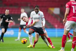 Pelly Mpanzu holds off Scott Twine