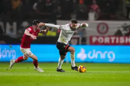 Carlton Morris uses his strength