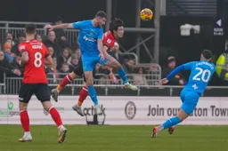 Daiki Hashioka wins his header