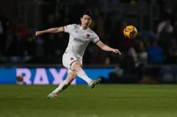 Daiki Hashioka plays the ball forwards