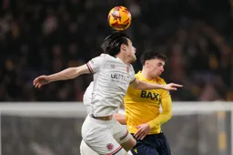 Daiki Hashioka wins the ball