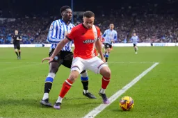 Carlton Morris shields the ball