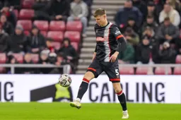 Mads Andersen controls the ball