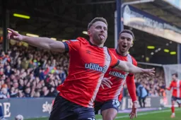 Jordan Clark runs to the crowd