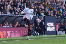 Isaiah Jones controls the ball