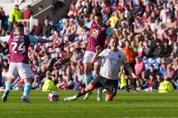 Thelo Aasgaard is fouled