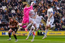 Luton players put the goalkeeper under pressure