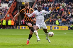 Millenic Alli shields the ball