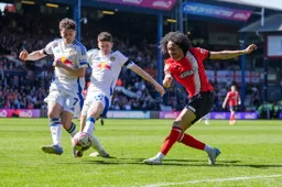 Tahith Chong lets fly