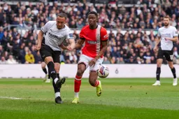 Lamine Fanne tries to block the ball