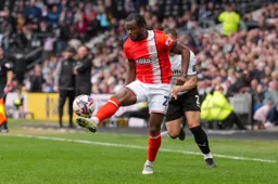 Millenic Alli controls the ball