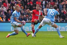 Jordan Clark tries a shot