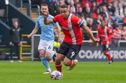 Carlton Morris surges forward