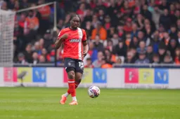 Teden Mengi palys a slide rule pass