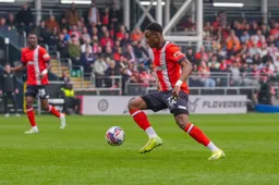 Lamine Fanne eyes on the ball