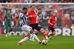 Thelo Aasgaard attempts to block a pass