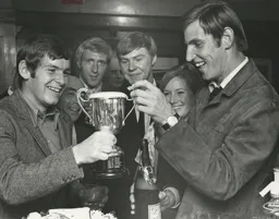 Chris Nicholl 16