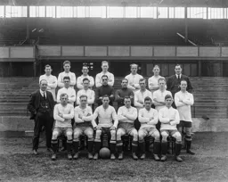 Luton Town Team Photo 1924-25 2