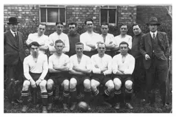 Luton Town Team Photo 1930-31 3