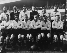 Luton Town Team Photo 1933-34