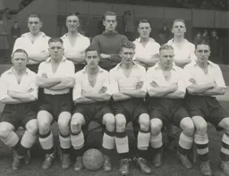 Luton Town Team Photo 1939-40 4