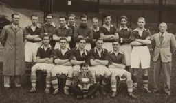 Luton Town Team Photo 1945-46 3