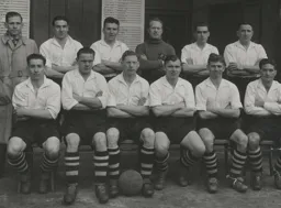 Luton Town Team Photo 1950-51 7