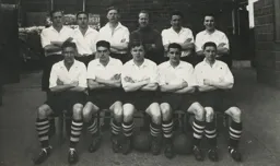 Luton Town Team Photo 1951-52 4