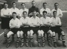 Luton Town Team Photo 1952-53 7