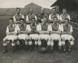 Luton Town Team Photo 1952-53 8