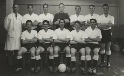 Luton Town Team Photo 1959-60 3