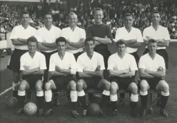 Luton Town Team Photo 1959-60 7
