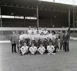 Luton Town Team Photo 1967-68 4
