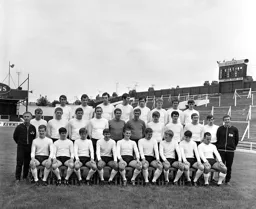 Luton Town Team Photo 1969-70 4