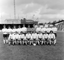 Luton Town Team Photo 1970-71 11