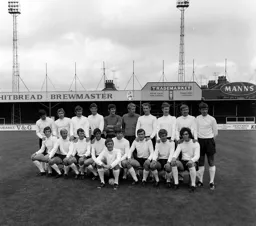 Luton Town Team Photo 1970-71 14
