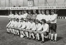 Luton Town Team Photo 1970-71 5