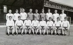 Luton Town Team Photo 1970-71 8