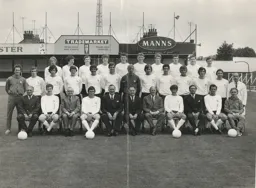 Luton Town Team Photo 1971-72 13