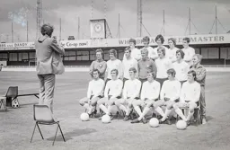Luton Town Team Photo 1971-72 7