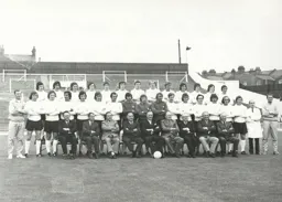 Luton Town Team Photo 1972-73 7