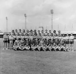Luton Town Team Photo 1973-74 3