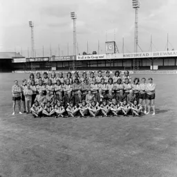 Luton Town Team Photo 1973-74 4