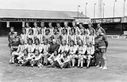 Luton Town Team Photo 1974-75 3