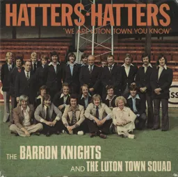 Luton Town Team Photo 1974-75 5