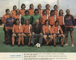 Luton Town Team Photo 1974-75 6